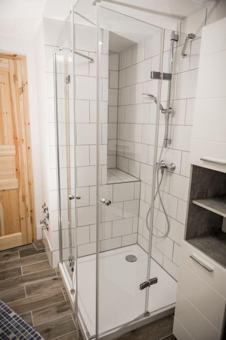 Stadt-Ferienwohnung Mit 55 M² Fuer 2 Erw. Personen Und Kind Bis 3 Jahren 바트라우터베르크 외부 사진