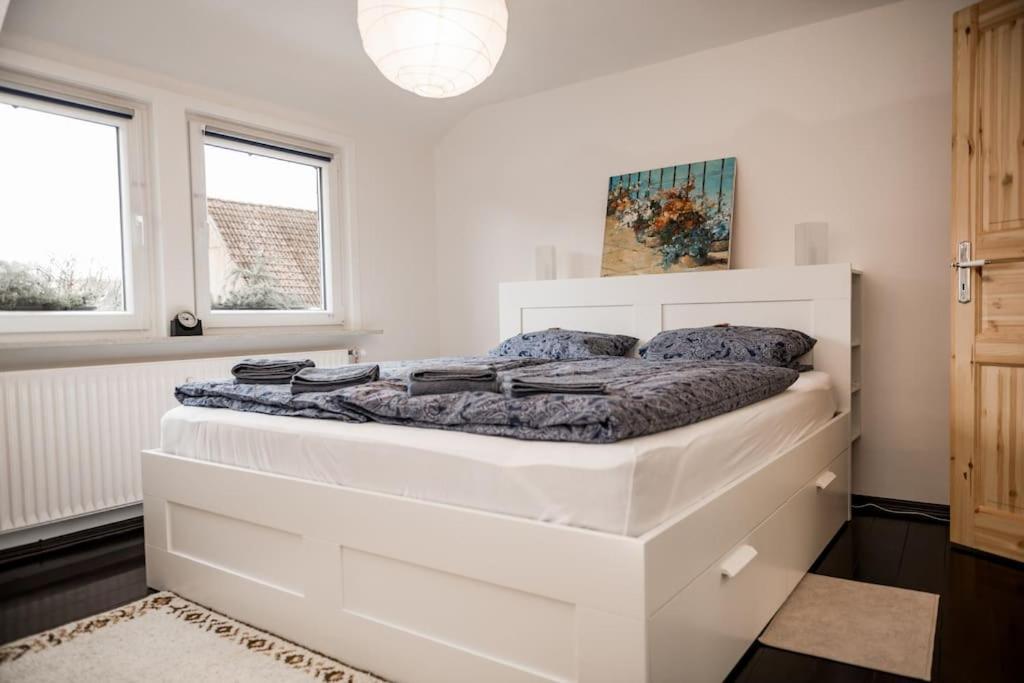 Stadt-Ferienwohnung Mit 55 M² Fuer 2 Erw. Personen Und Kind Bis 3 Jahren 바트라우터베르크 외부 사진