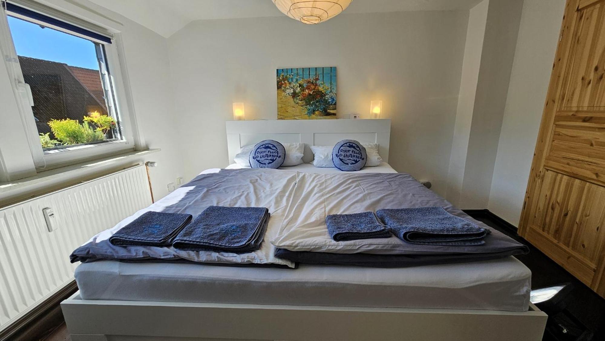Stadt-Ferienwohnung Mit 55 M² Fuer 2 Erw. Personen Und Kind Bis 3 Jahren 바트라우터베르크 외부 사진